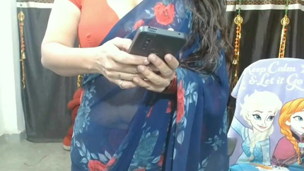 Indian Desi Bhabhi Wearing Saree And Showing Big Boobs To Her Fans (1080)P SD (2026)