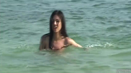 Brunette In Sea SD (2026)